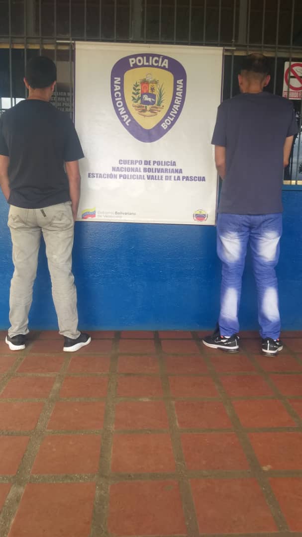 [:es]Detienen dos comerciantes en el centro de La Pascua[:]