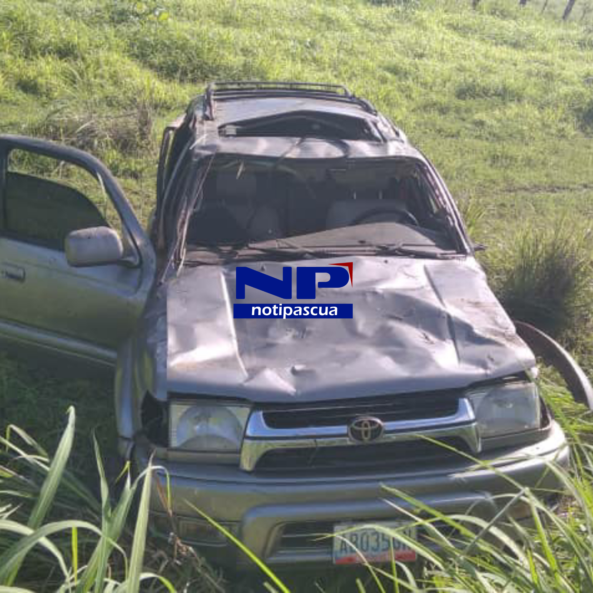 Camioneta donde transitaban los funcionarios junto al menor