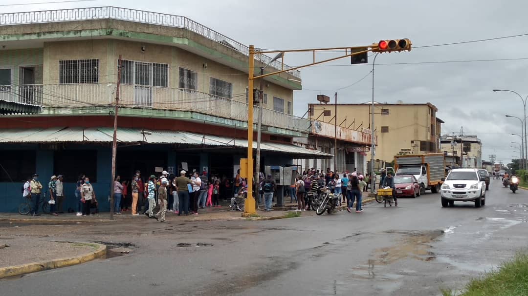 [:es]Venezuela comienza agosto con cifra récord de 869 casos de Covid[:]