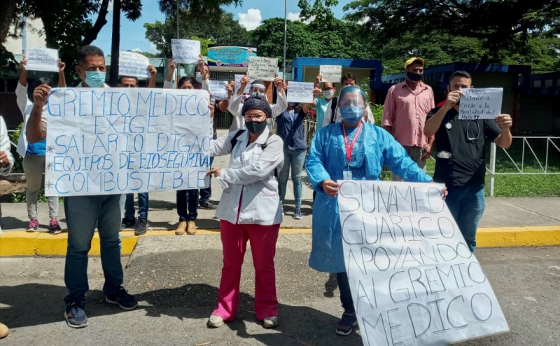 [:es]Médicos Guariqueños realizaron una protesta pacífica exigiendo un salario digno [:]