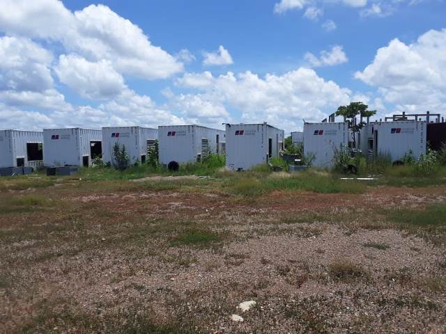 [:es]FOTOS. Hospital nefrológico se convirtió en ruinas sin ser culminado[:]