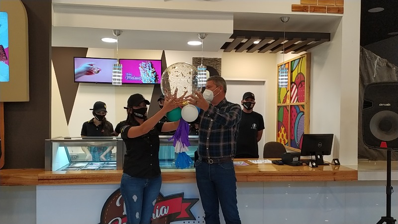 Jose Leonardo La Grecca y Marielys Roldan al momento de la Inauguración