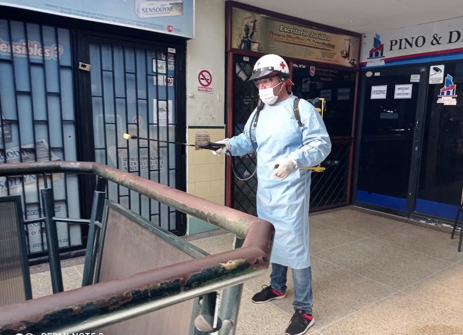 [:es]Cruz Roja realiza proceso de desinfección en instituciones públicas en San Juan [:]