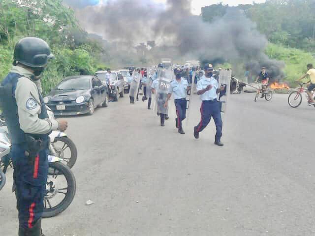 Momentos de la llegada de los funcionarios Policiales al lugar