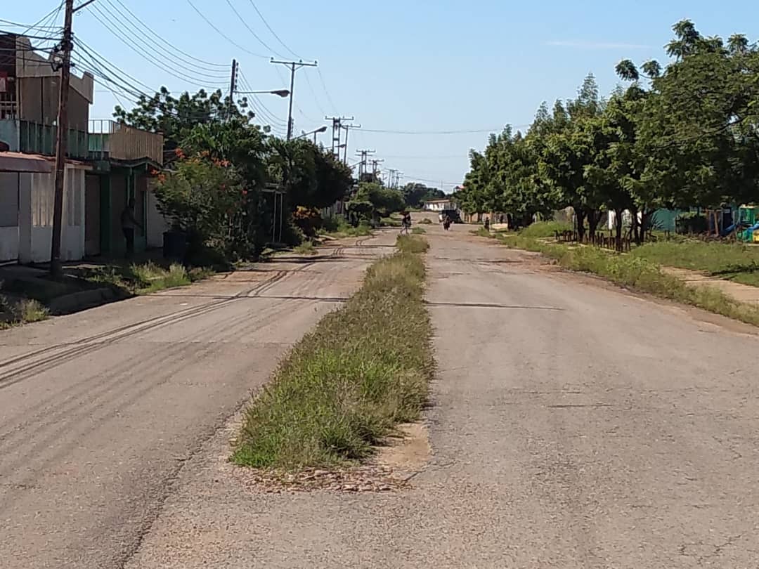 [:es]Vecinos de Padre Chacín denuncian fallas en todos los servicios[:]