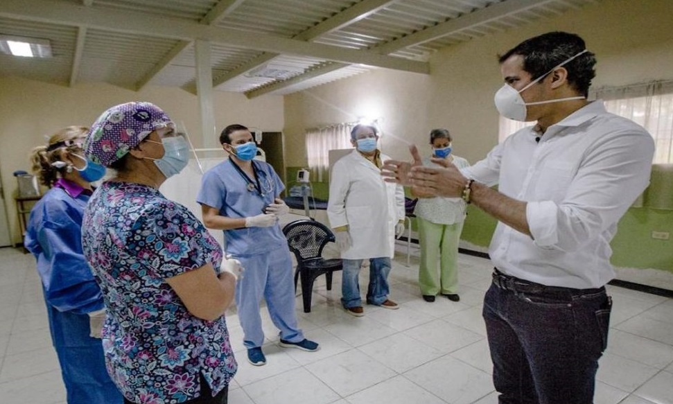[:es]Juan Guaidó anunció el inicio del segundo pago del bono «Héroes de la Salud»[:]