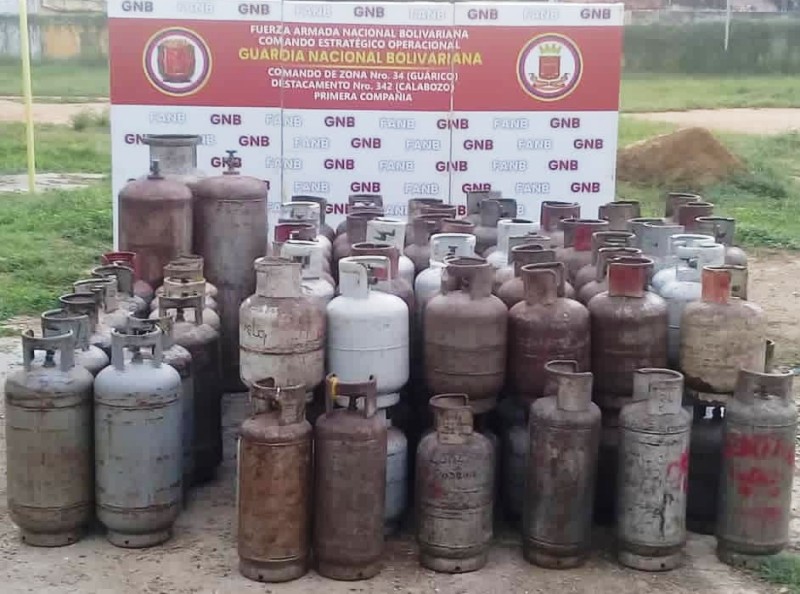 [:es]Capturados “bachaqueros” de gas doméstico en Calabozo[:]