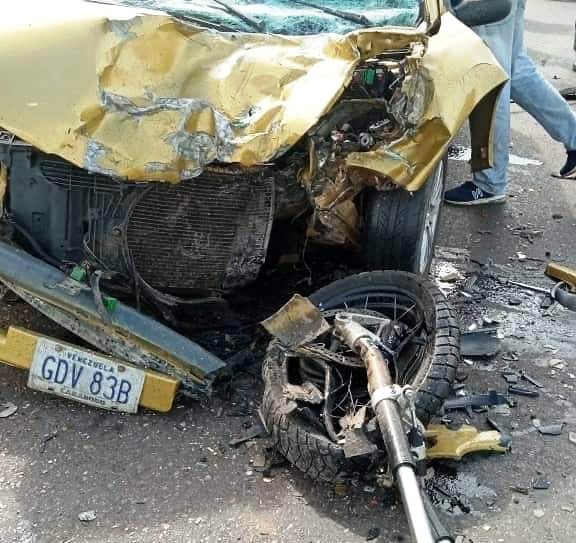 [:es]Comerciante español perdió la vida al estrellar su moto contra un vehículo en la represa de Calabozo[:]