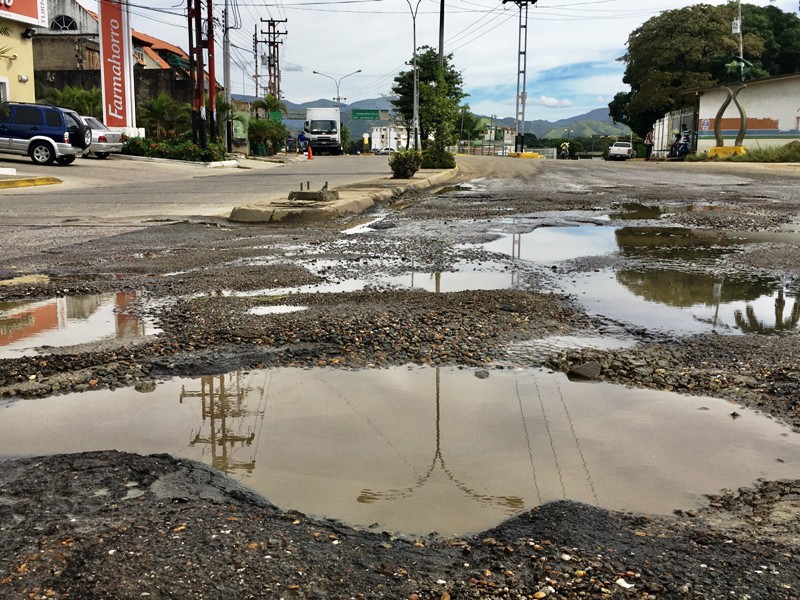 [:es]Cráteres dan la bienvenida a visitantes de la capital guariqueña[:]