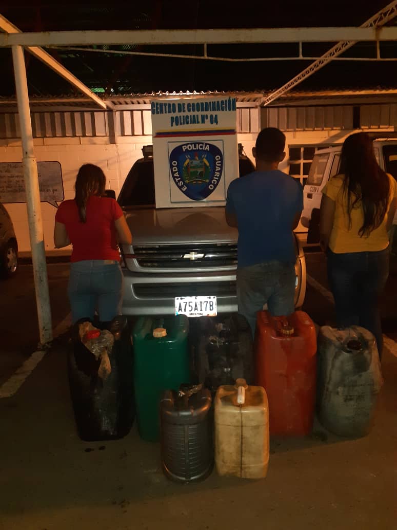 [:es]Poliguárico decomisó 330 litros de combustible y capturó tres personas[:]
