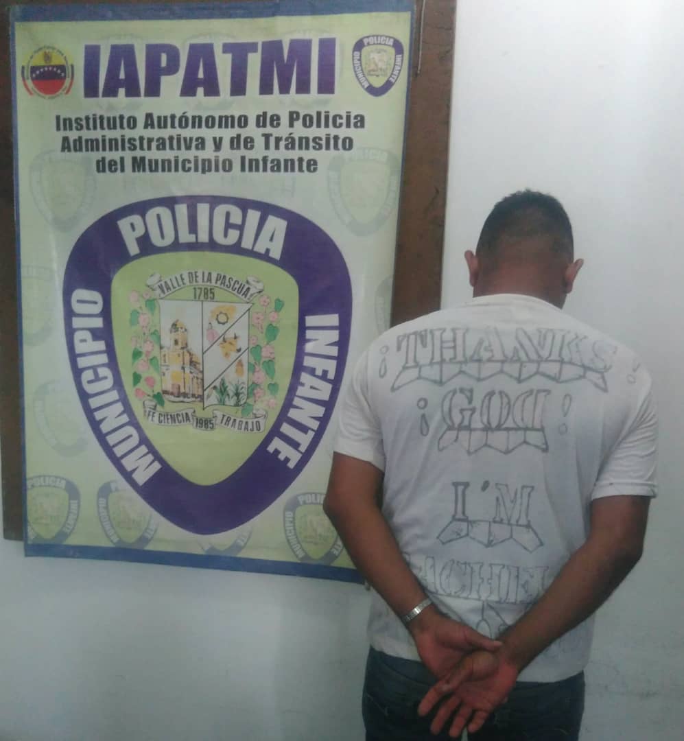 [:es]Tras las rejas un hombre que intentó desarmar a un policía [:]