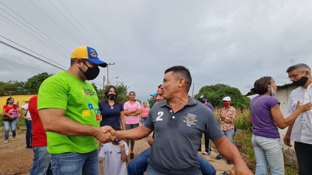 Eduardo Puerta caminó las calles de Santa María de Ipire con el pueblo.