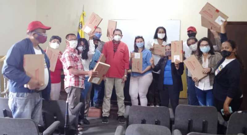 [:es]Entregadas tablets Canaima a voceros del Frebin en la Unerg[:]