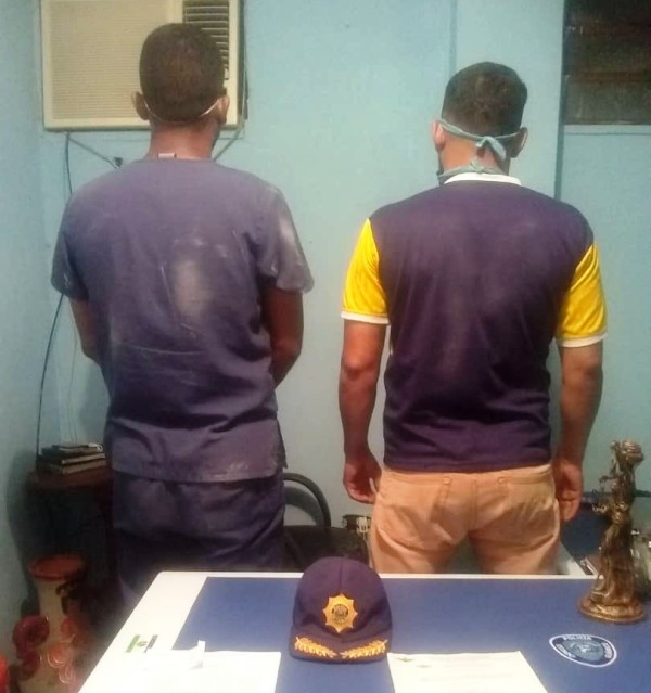 [:es]Un Médico y un profesor presuntamente “negociaban documentos chimbos» en la Unerg[:]