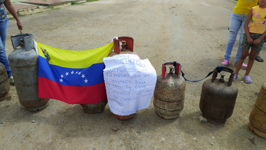 [:es]Por falta de gas y otros servicios básicos protestan de nuevo en Padre Chacín[:]