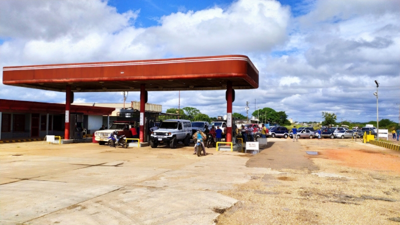 [:es]Surtieron mas de 200 vehículos en la E.S El Lido de Valle de la Pascua[:]