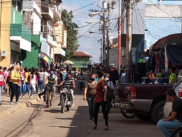 [:es]En muchos locales comerciales ha disminuido la prevención contra el Covid[:]