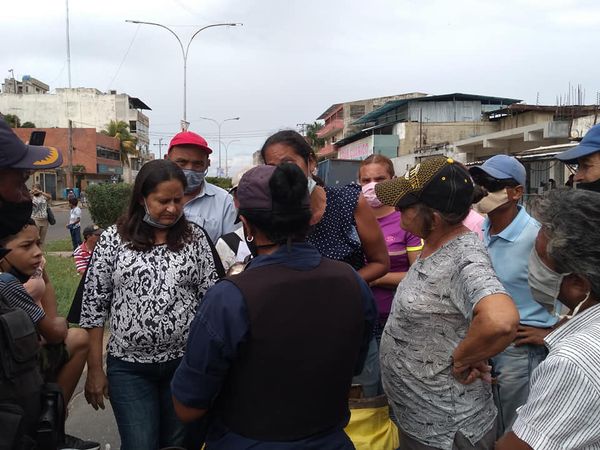 Uniformados y vecinos dialogaron