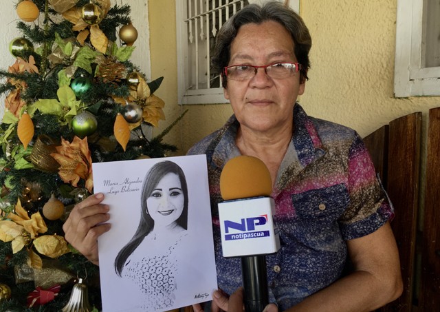 [:es]Madre de joven muerta el 2015 en la cárcel 26 de Julio pide justicia[:]