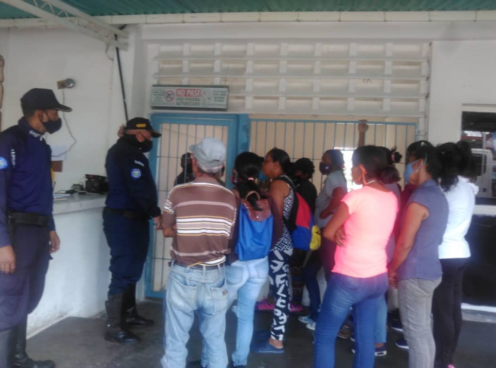 Director del CCP4 Jose Acevedo en plena reunión. 