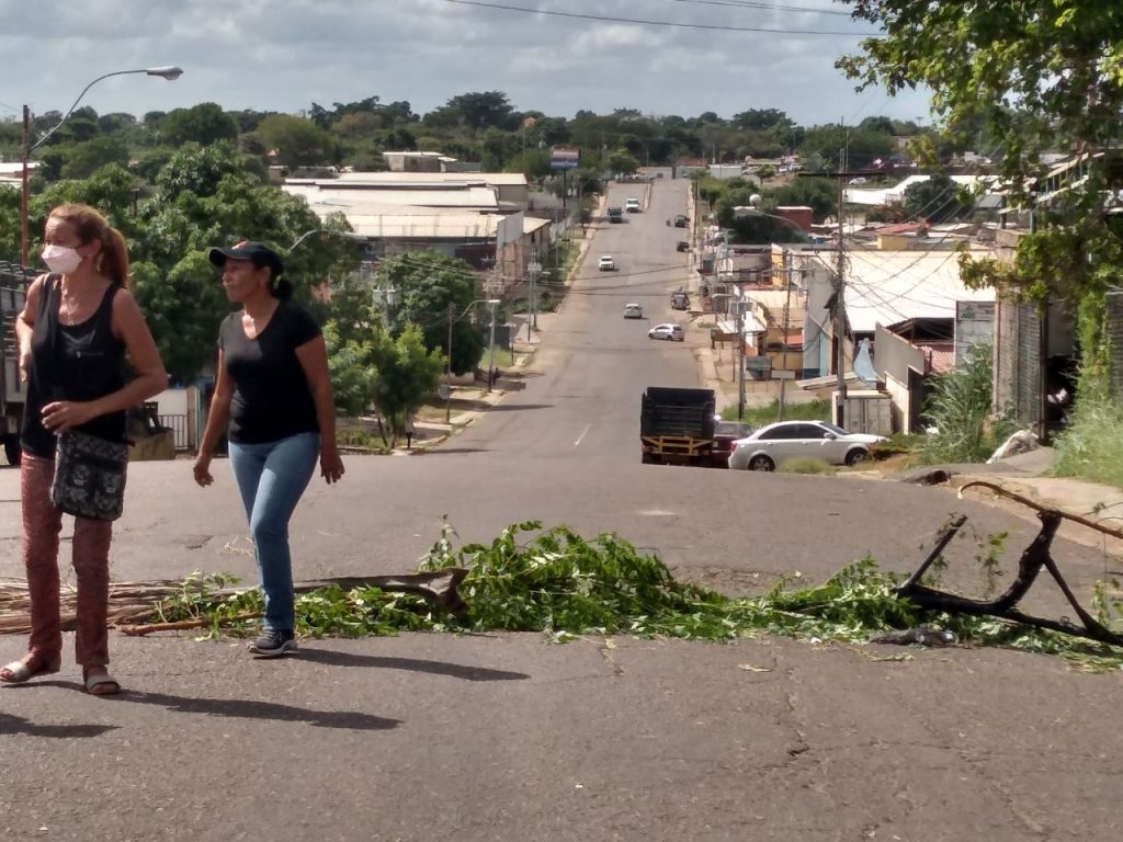Vecinos de Carlos Perez protestan por gas