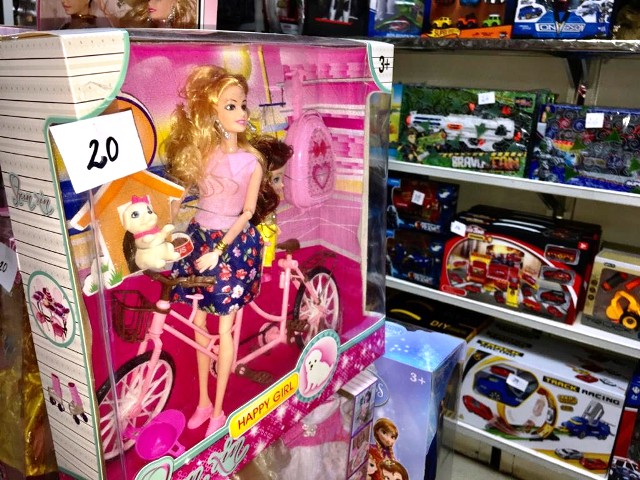 [:es]Altos precios y bajos salarios dificultan compras de juguetes en Roscio[:]