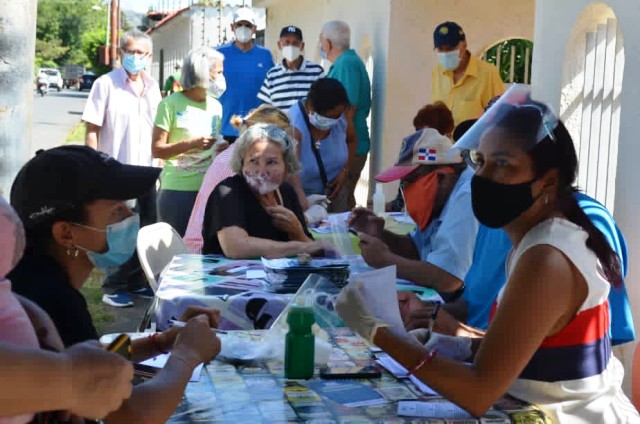[:es]Roscianos participan de manera activa en la Consulta Popular[:]