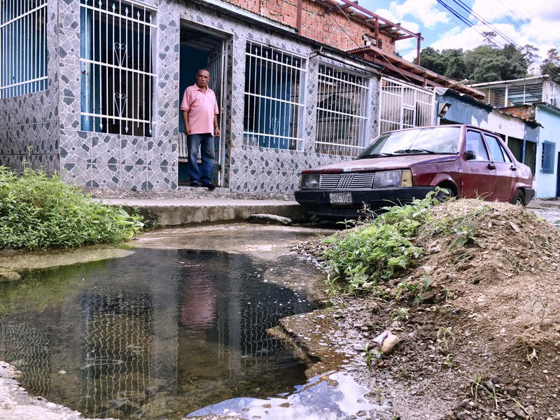 [:es]Miles de litros de aguas aguas blancas se desperdician en Roscio[:]