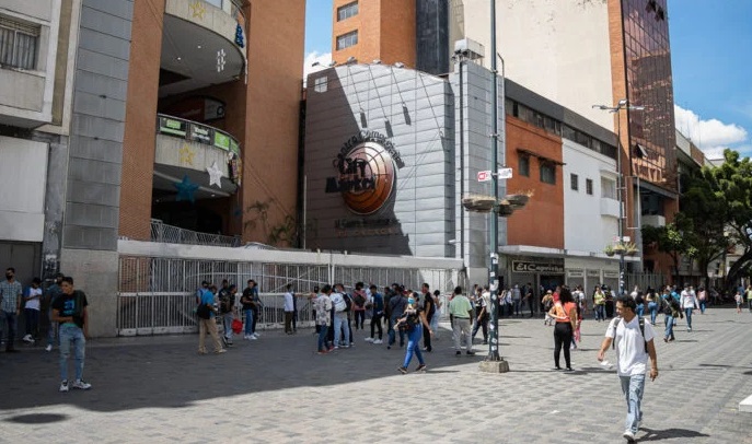 [:es]Maduro no ordenó cuarentena radical a partir del 21 de diciembre[:]