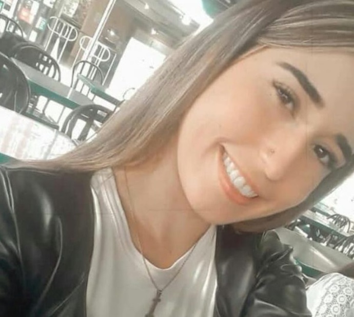 [:es]Joven fue atacada por su novio y se encuentra en estado crítico[:]