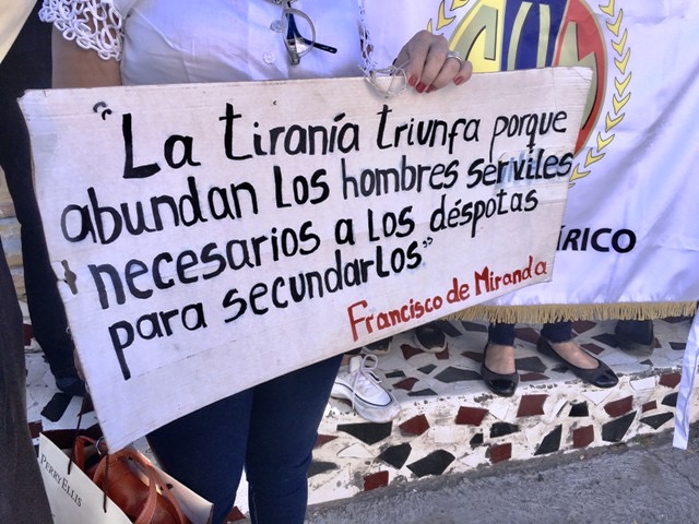 Los educadores exigen salarios dignos