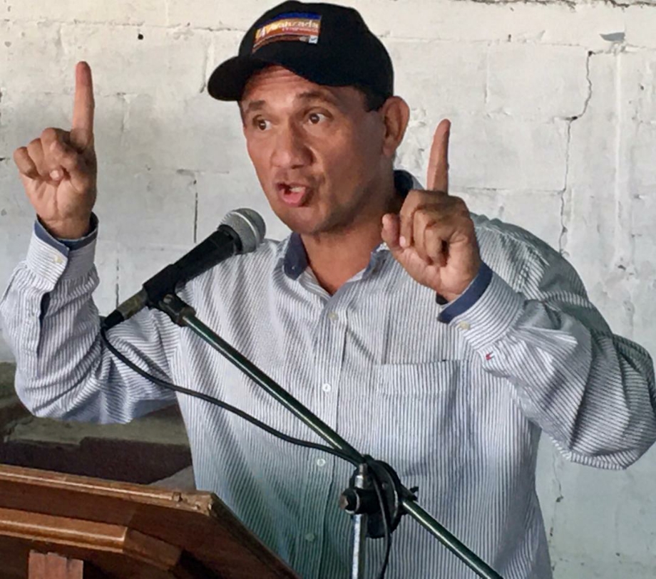 Carlos Barrios en representación de AP, manifestó su intención de asumir el compromiso con la ruta democrática