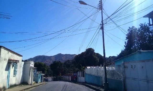 Calle Santa Elena del Barrio Las Mercedes espera la atención de las autoridades