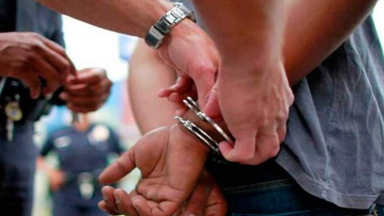 [:es]Detenido sujeto por abusar sexualmente de sus tres hijos[:]