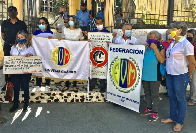 Los docentes se concentraron en la Casa del Maestro