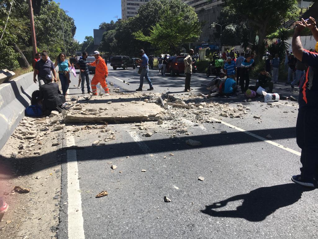 Varios heridos al desplomarse pasarela en San Agustin