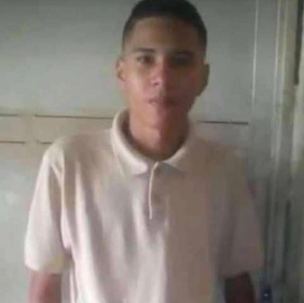 Kenneddy Enrique Pérez Siso, de 16 años de edad, residenciado en la Urbanización Pedro Zaraza, del municipio “Juan Germán Roscio” y estudiante del liceo Jose Felix Ribas decidió acabar con su vida