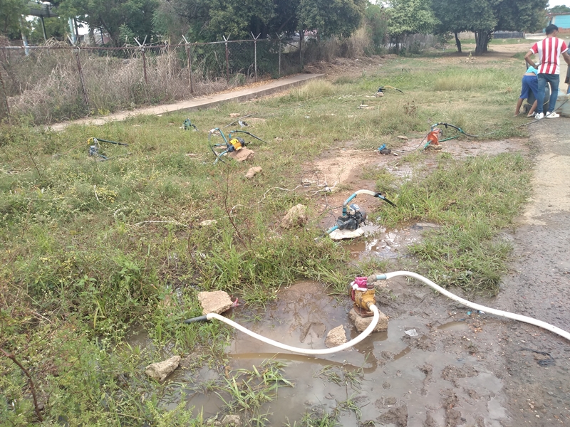 Instalan Bombas para obtener el agua ya que la presión es muy baja