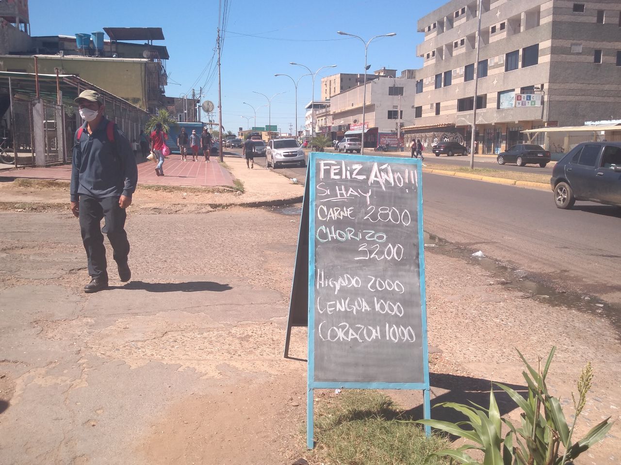 [:es]Con chupetas  y hasta pega loca dan vuelto a quienes pagan con dólares[:]