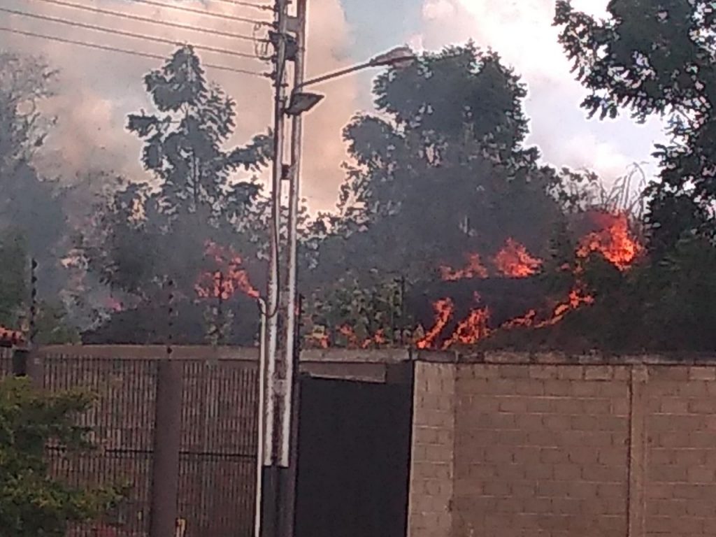 Bomberos no cuentan con los implemento para sofocar incendios