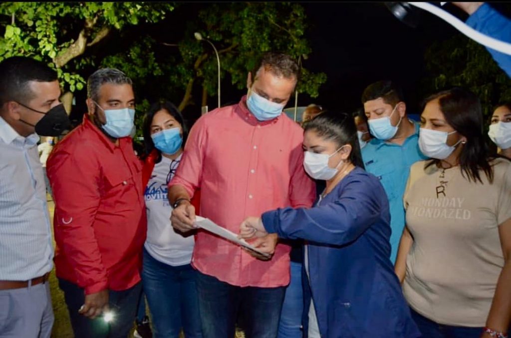 El premier guariqueño, estuvo acompañado de Dra. Rayner Rondón, autoridad única de salud, el parlamentario a la AN Eduardo Puerta y el Cesar Gómez, Alcalde del Sombrero
