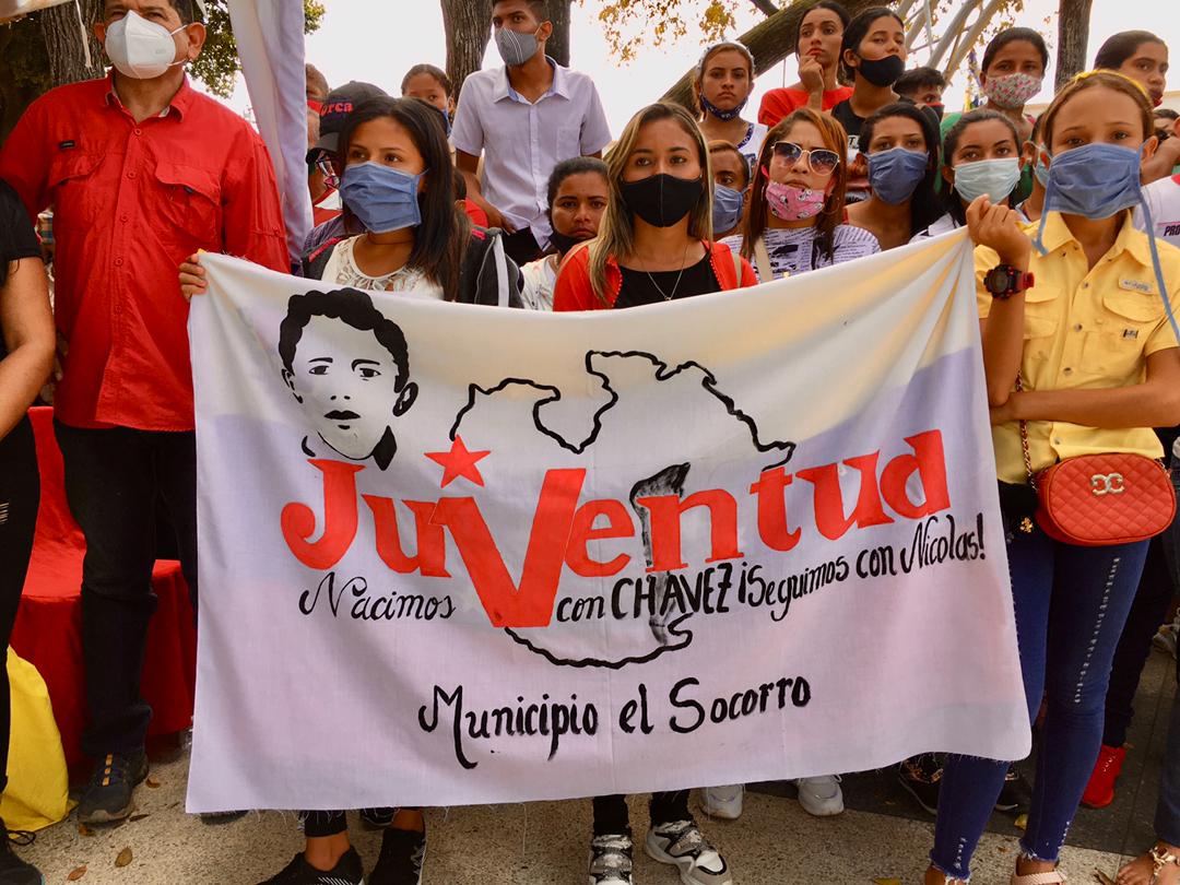 Jóvenes presentes en el acto 