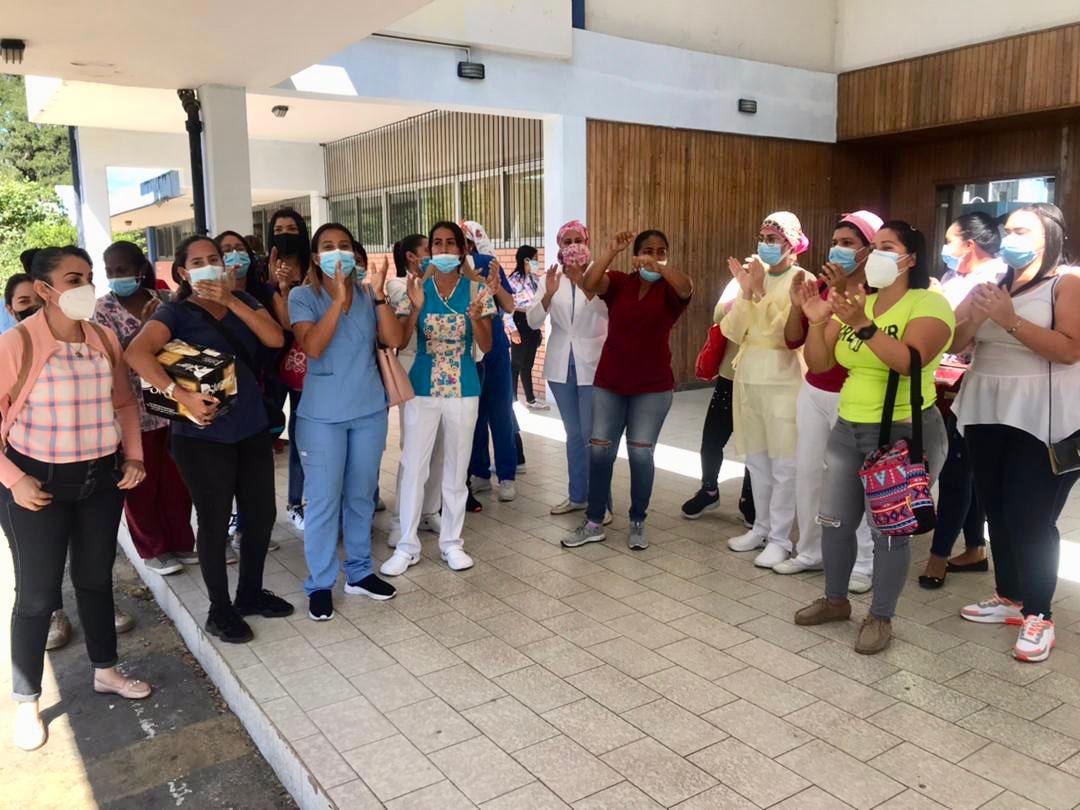 [:es]Profesionales de la salud protestaron por mejoras salariales y equipamiento del Hospital Ranuárez Balza[:]