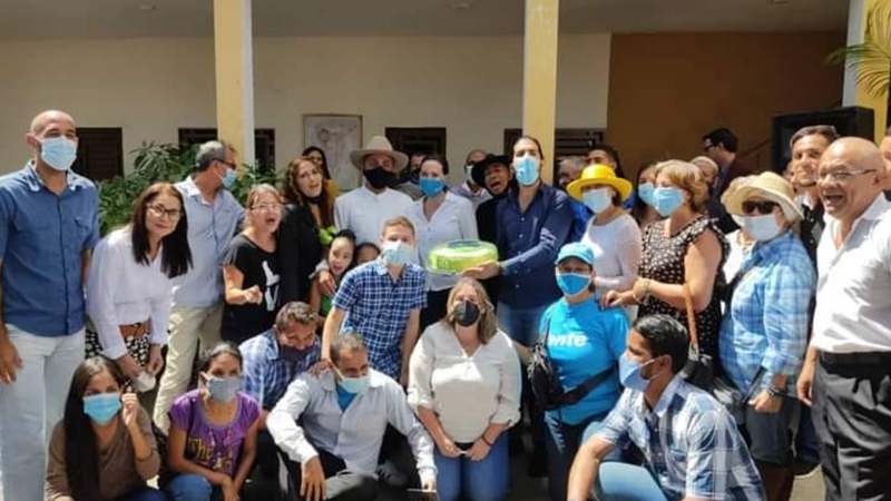 [:es]Con presencia de María Corina Machado inauguran sede de Vente en Calabozo[:]