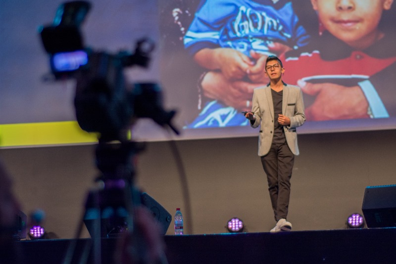 [:es]Julián Cabezas, empodera a los nuevos líderes del mercado digital[:]