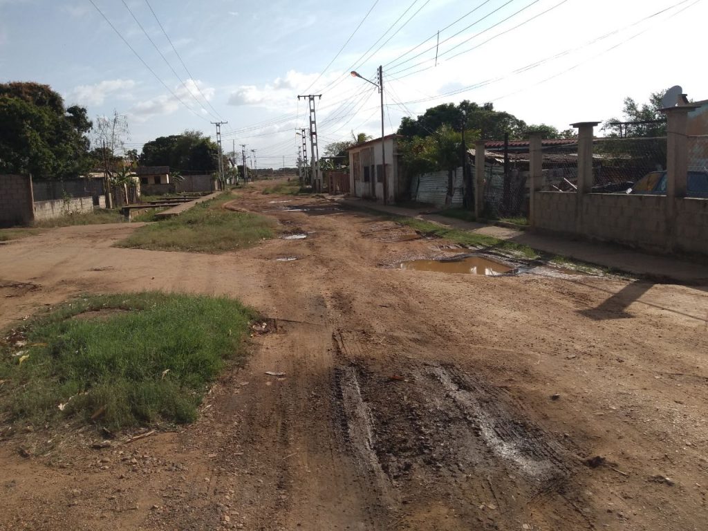 Zanjas y Huecos en la calle Ricaurte