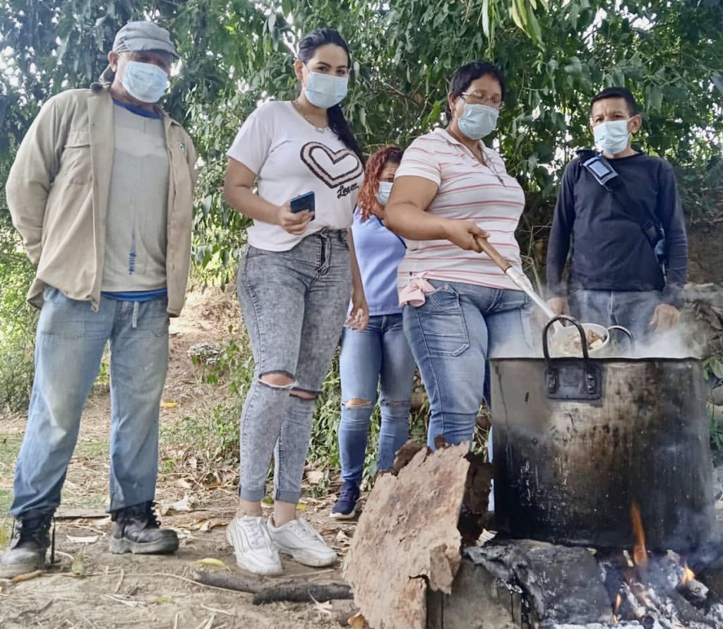 Además de atención médica se brindó un plato de sopa 