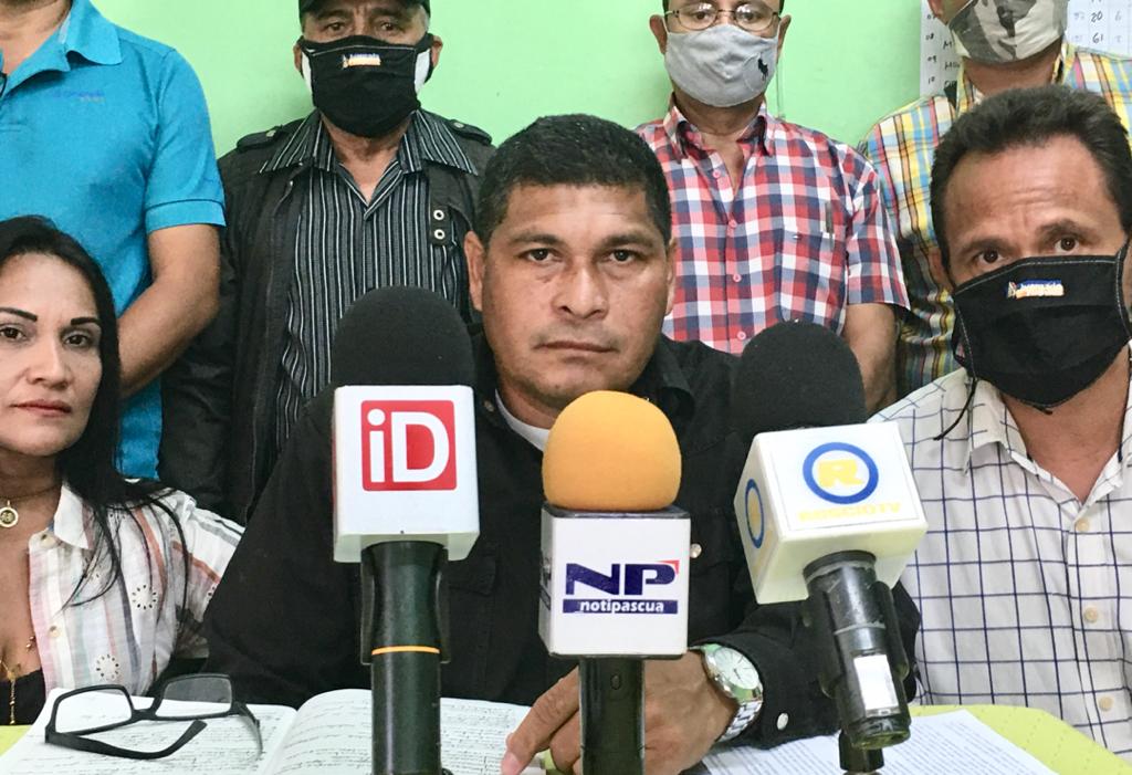 [:es]Junior Paradas presentó su candidatura a la Gobernación de Guárico[:]