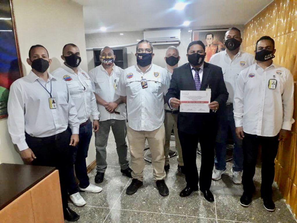 El comisario general Daniel Landaeta recibió el reconocimiento que le otorgó la Unes por su participación como ponente en el encuentro de saberes