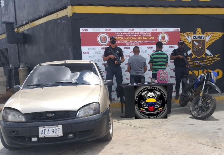 [:es]Detienen dos funcionarios de la Policía Municipal de Infante por supuestamente robar 5300$[:]